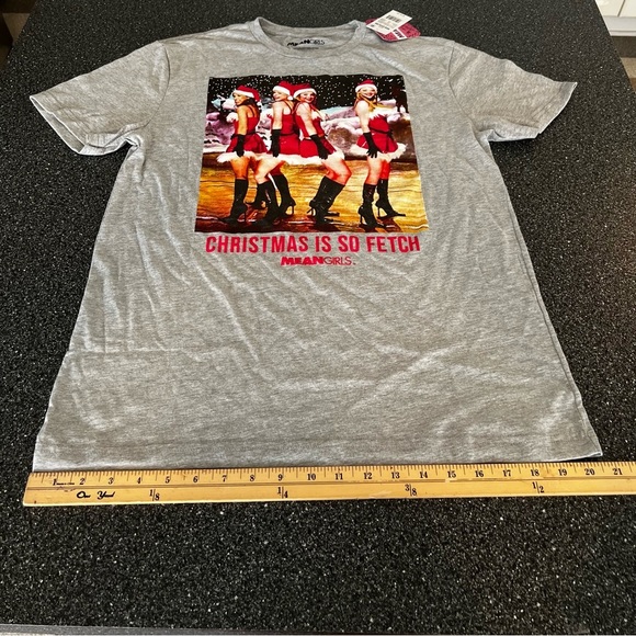 4/$20 NWT Gray Mean Girls Christmas T-Shirt (M) - Picture 4 of 7